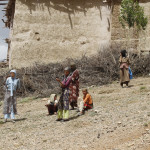 Nomadas bereberes en el lago Tisli, en Imichil